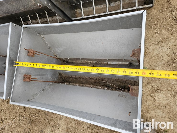 big-husky-&-hog-slat-stainless-steel-nursery-feeders-image-20