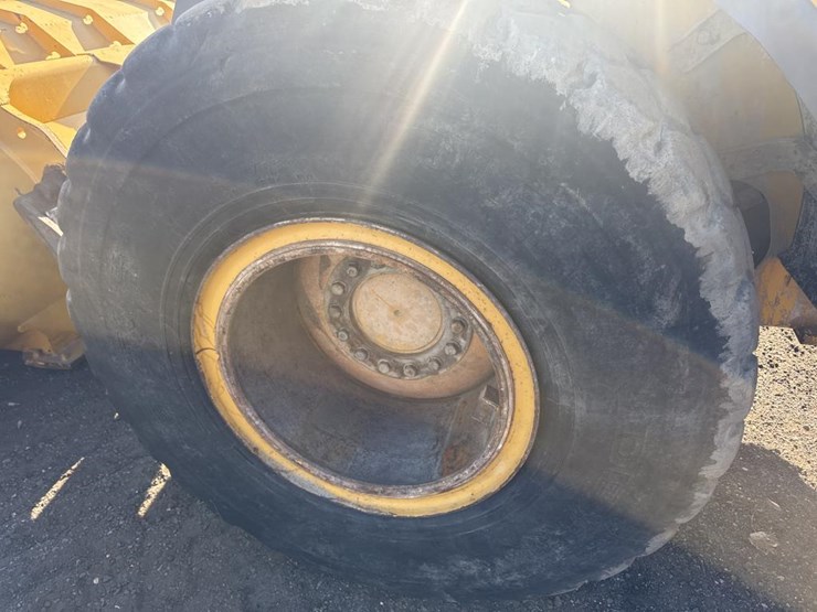 2016-deere-624k-image-58