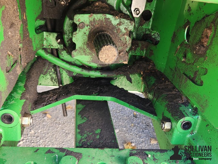 2013-john-deere-8285r-image-10