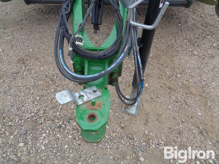 2021-john-deere-560m-image-10