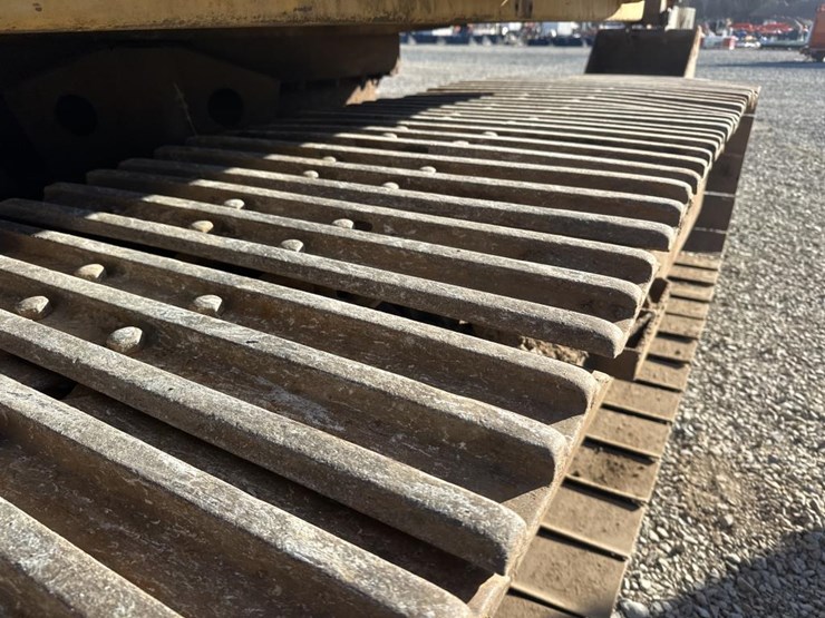 caterpillar-235-image-61