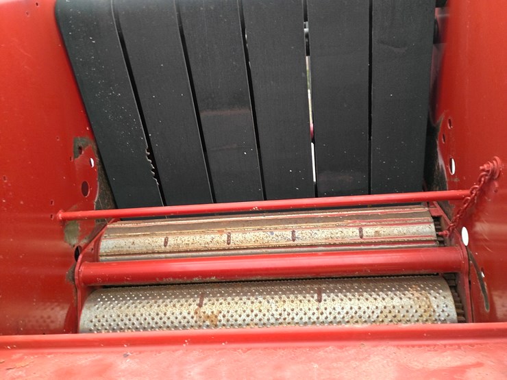 2014-new-holland-br7060-image-19