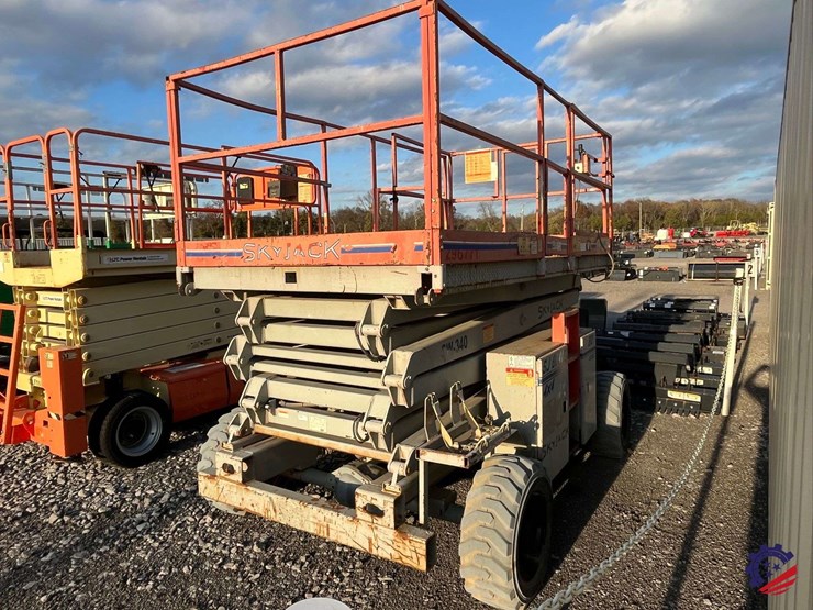 1999-skyjack-sj8841-/-41’-scissor-lift-image-2