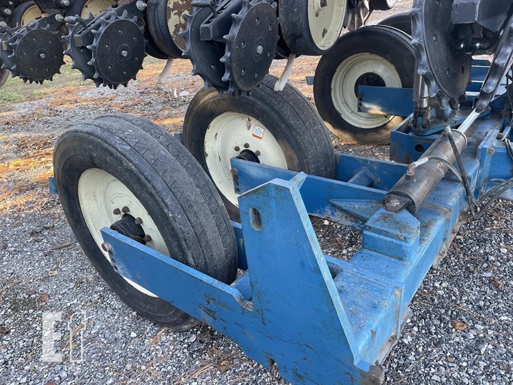 1997-kinze-2600-image-23