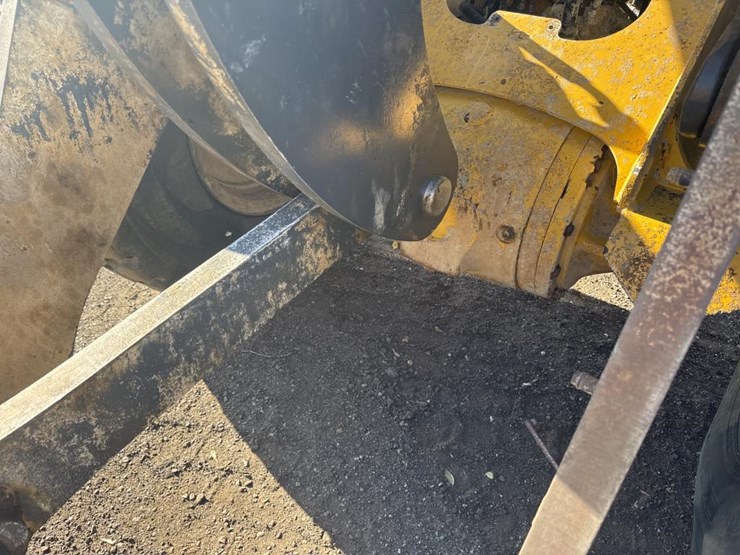 2016-deere-624k-image-16