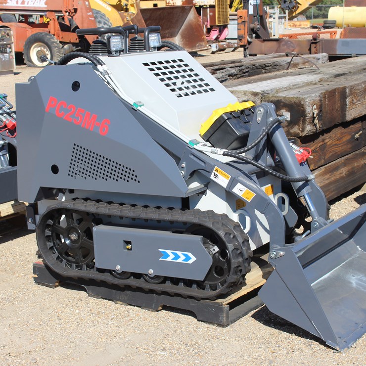 #3510 • 2025 MINI LOADER, SKID STEER