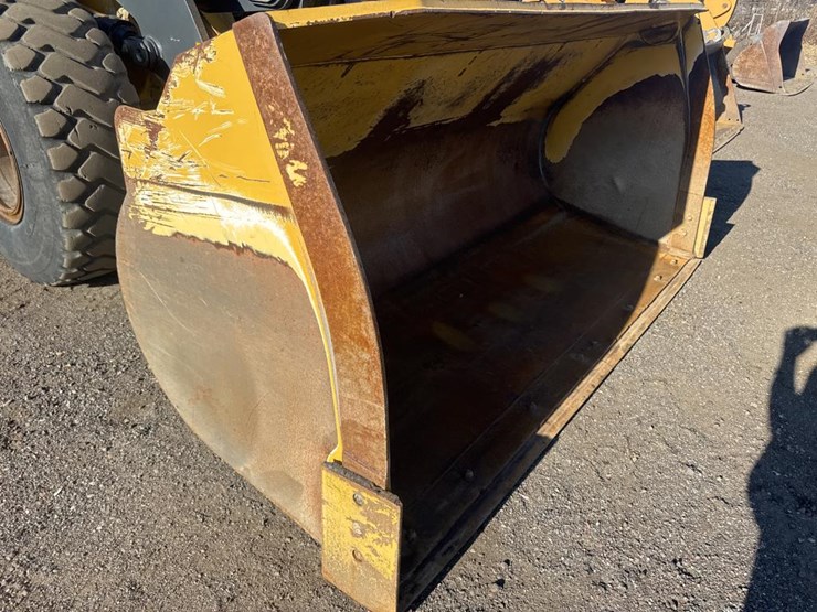 2016-deere-624k-image-24