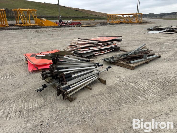 road/construction-barricades,-signage-&-stands-image-7