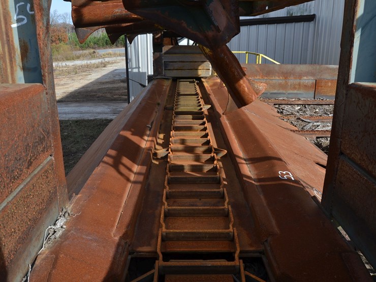 22'--endwise-log-trough-w/-ladder-back-chain-w/-10hp-heavy-duty-drive-w/-steel-support-to-the-ground-image-4
