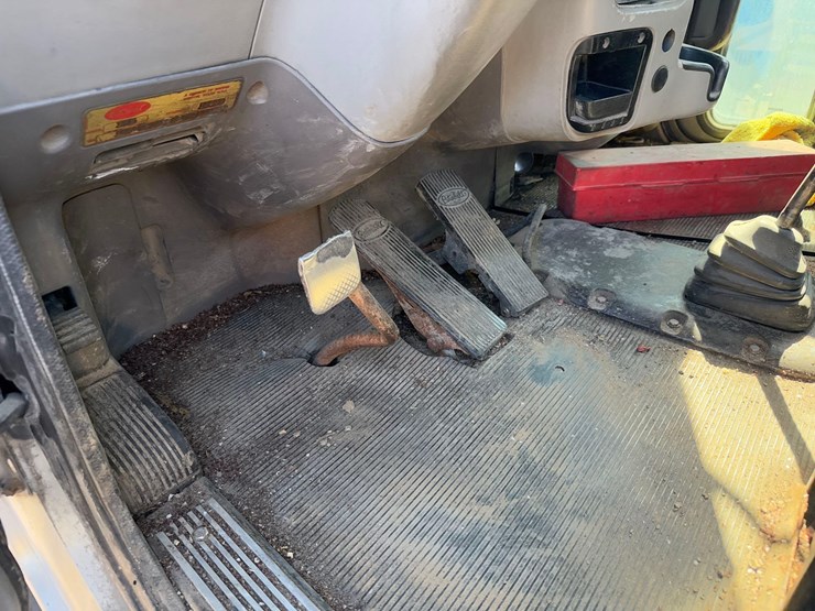 peterbilt-semi-tractor-image-22