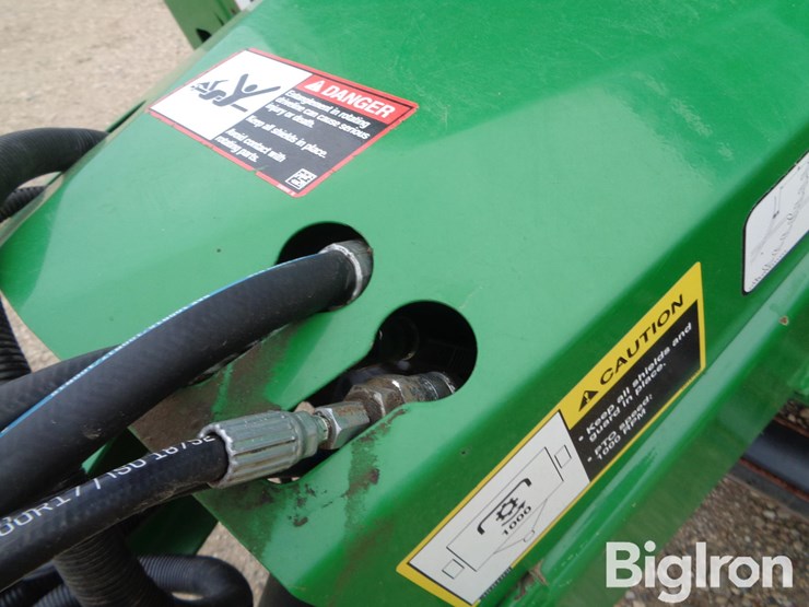 2021-john-deere-560m-image-12