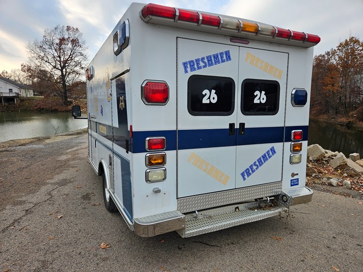 #22778-•-2003-ford-econoline-van-ambulance-image-11