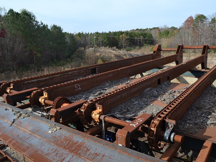 32'-4-strand-heavy-duty-infeed-log-deck-w/-#132-chain-w/-heavy-duty-drive-w/-steel-support-to-the-ground-image-6