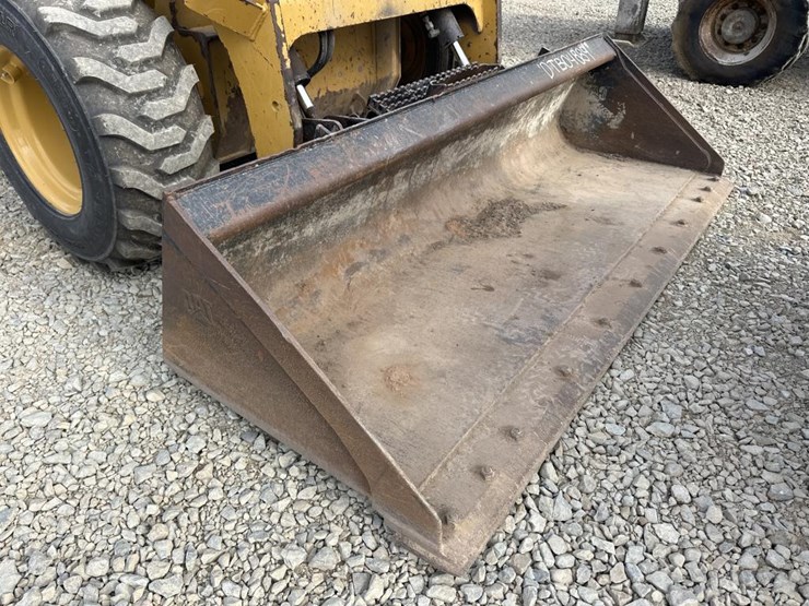 2016-caterpillar-262d-image-16