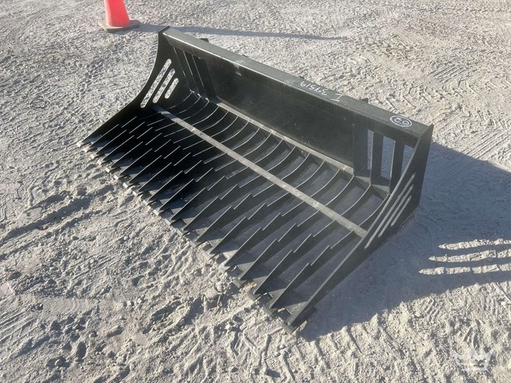 wildkat-/rock-skeleton-bucket-image-4