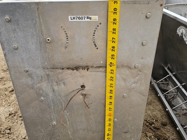 big-husky-&-hog-slat-stainless-steel-nursery-feeders-image-19