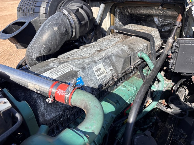 #16202-•-2015-volvo-image-24