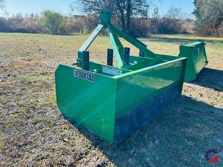 2016-john-deere-1025r-image-103