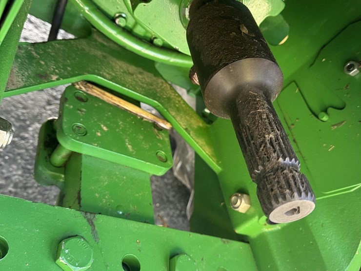 2013-john-deere-8235r-image-13