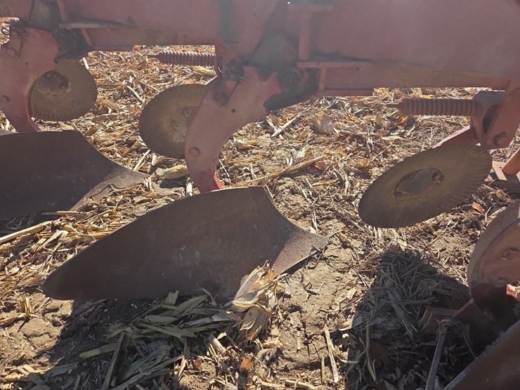 white-6-bottom-plow-image-6