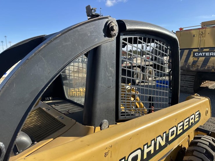 john-deere-240-image-21