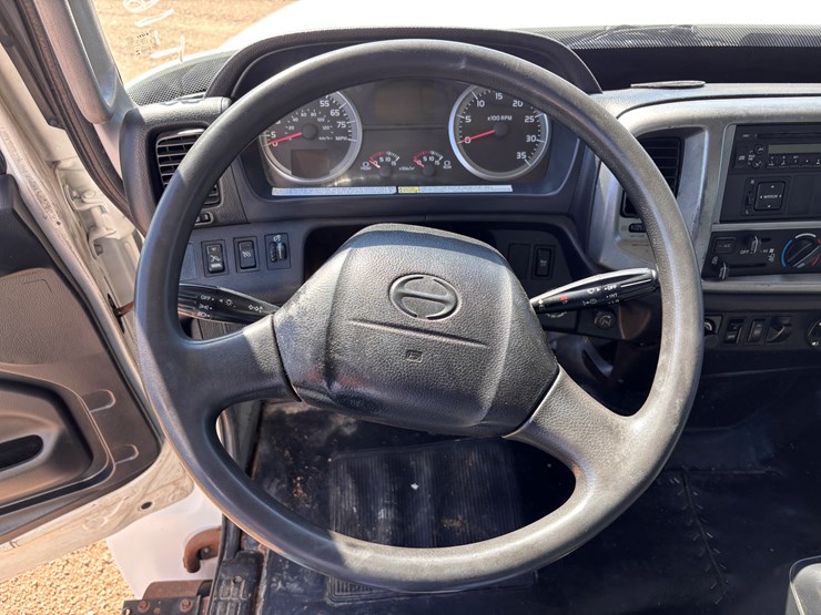 2014-axle-24ft-image-17