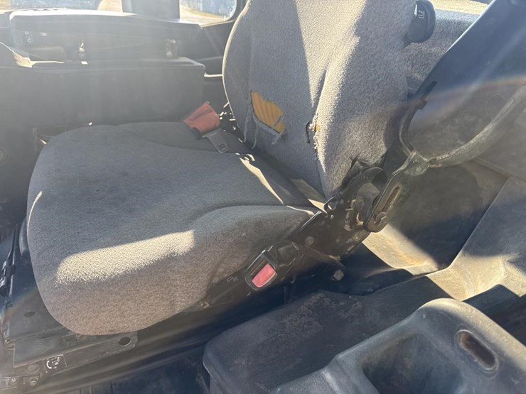 2016-deere-624k-image-45