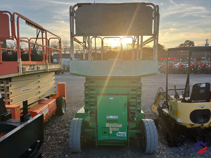 2015-jlg-4069le-image-24