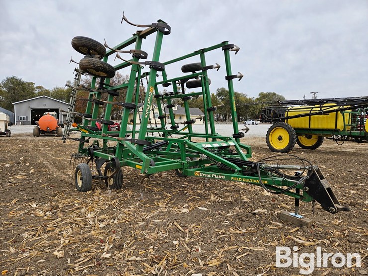 great-plains-series-vii-27'-wide-field-cultivator-image-3