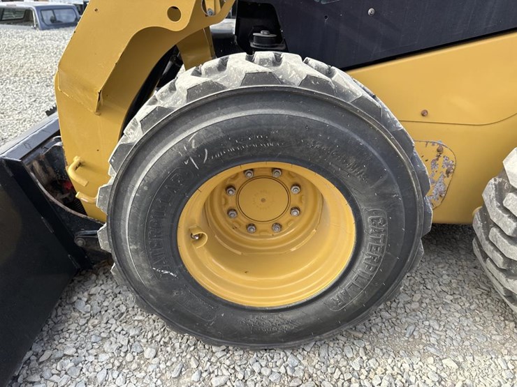 2022-caterpillar-242d3-image-41