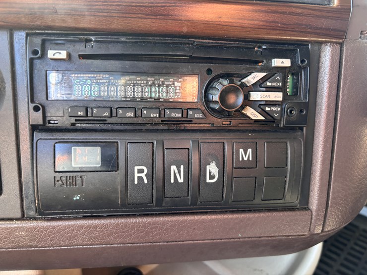 #16202-•-2015-volvo-image-18