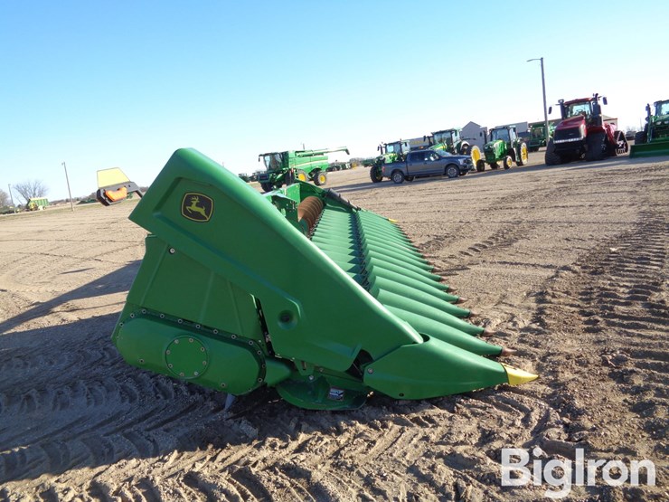 2021-john-deere-c18r-image-4