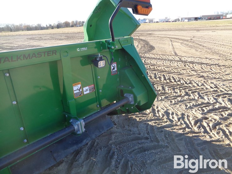 2021-john-deere-c18r-image-16