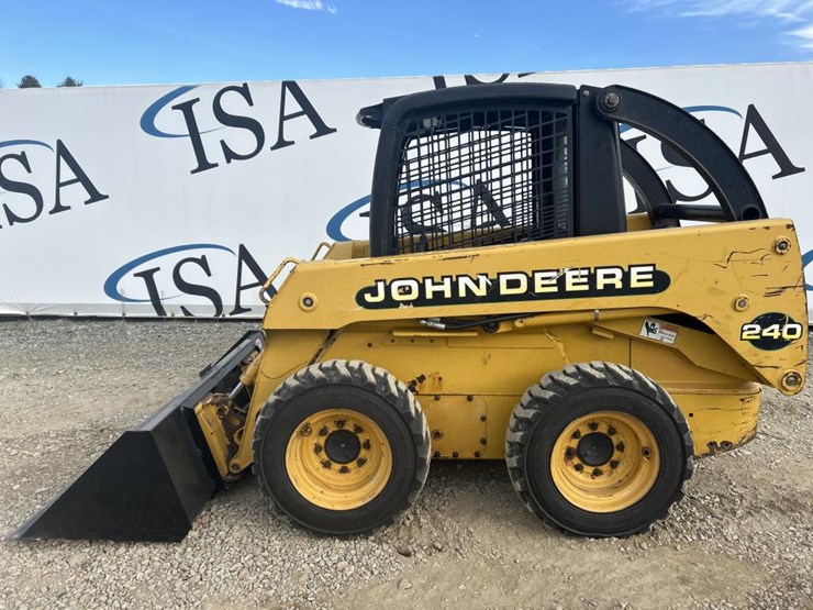 john-deere-240-image-2