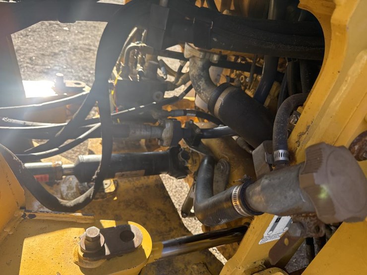 2016-deere-624k-image-10