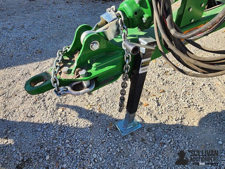 2022-john-deere-2660vt-image-10