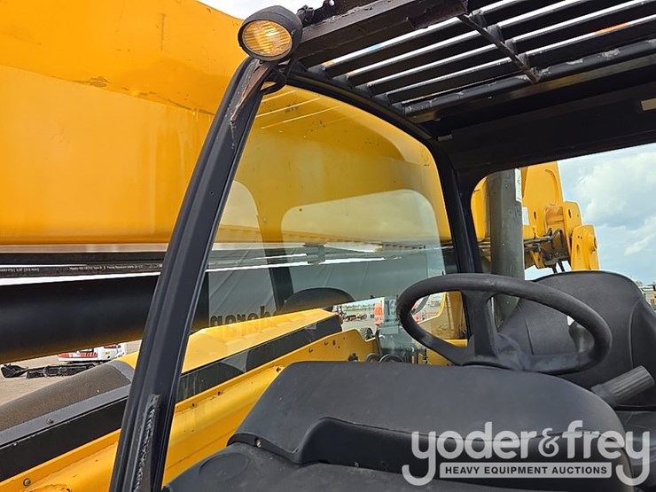 2017-jcb-510-56-image-53