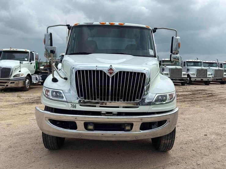 2020-international-mv607-image-3