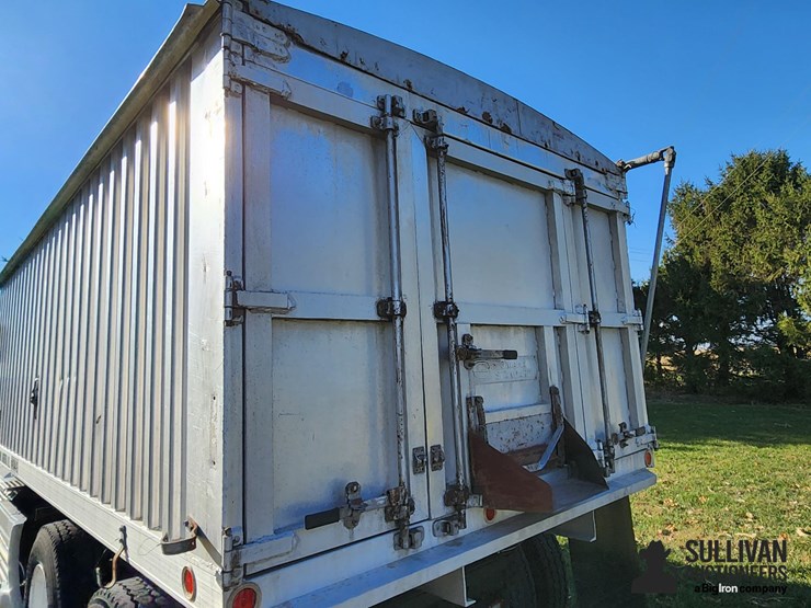 1994-international-9400-eagle-image-20