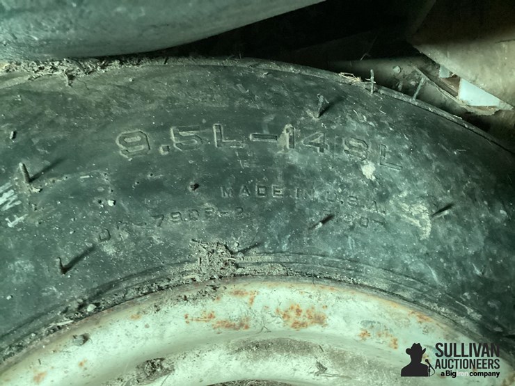 one-row-planter,-tire-&-parts-image-13