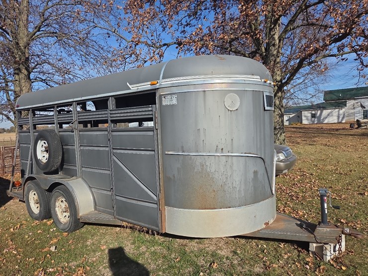 16'-ponderosa-livestock-trailer-image-1