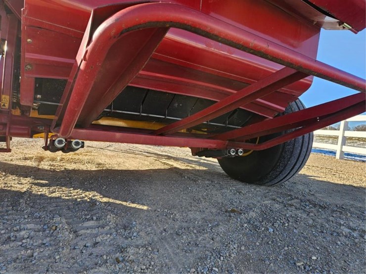 new-holland-roll-belt-560-image-21