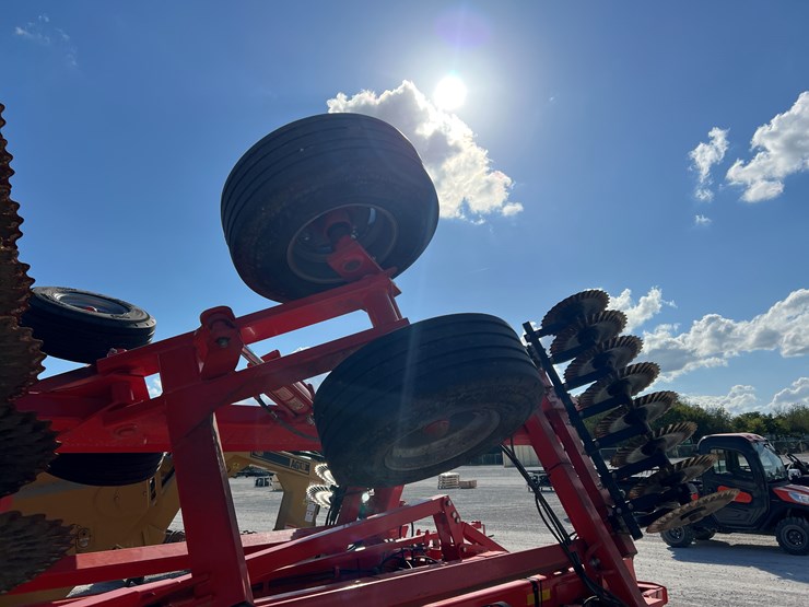 #206689-•-kuhn-8005-excellerator-image-17