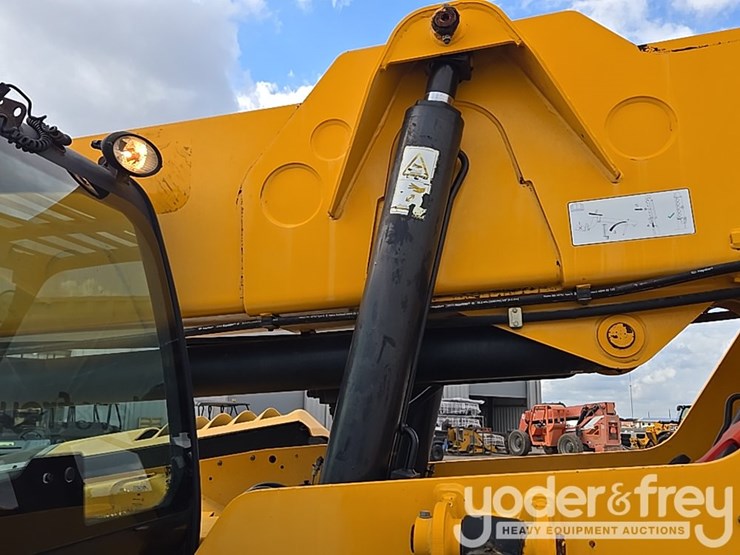 2017-jcb-510-56-image-55