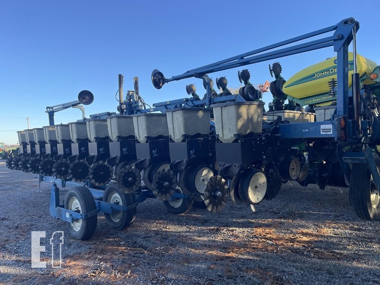 1997-kinze-2600-image-5