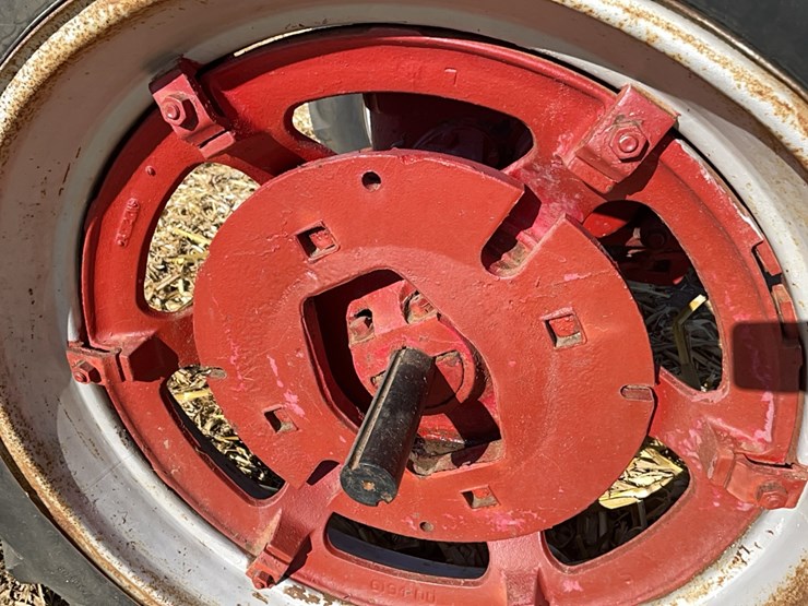 ih-farmall-h-tractor-image-13