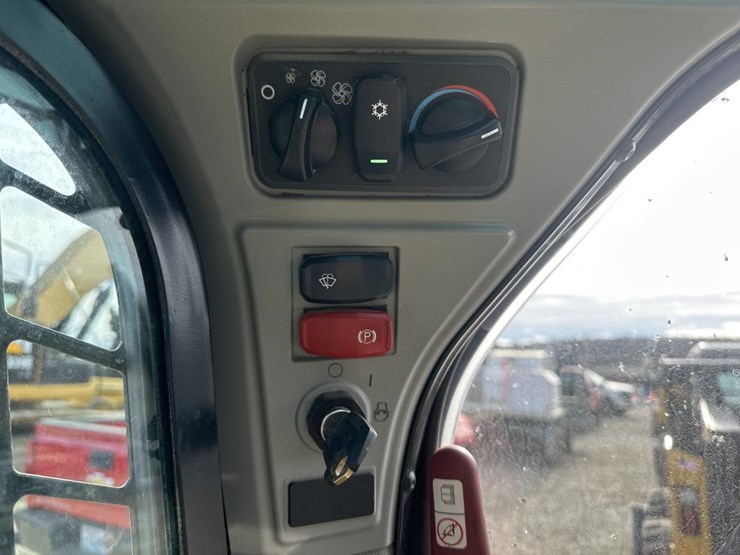 caterpillar-236d3-image-34