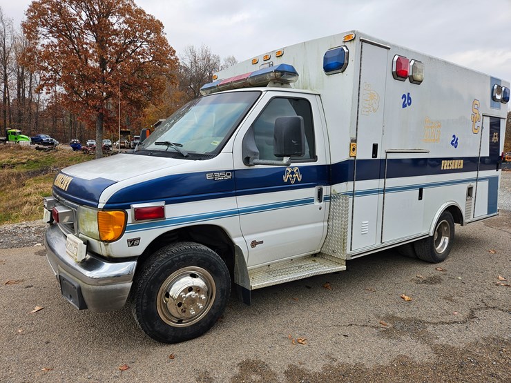 #22778-•-2003-ford-econoline-van-ambulance-image-3