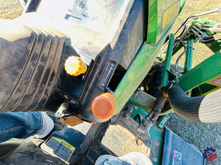 2016-john-deere-1025r-image-86