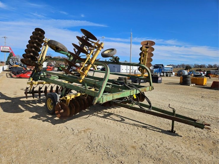 john-deere-230-image-7